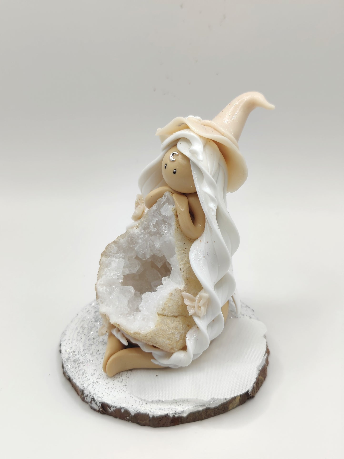 Sorcière blanche - Géode de cristal de roche