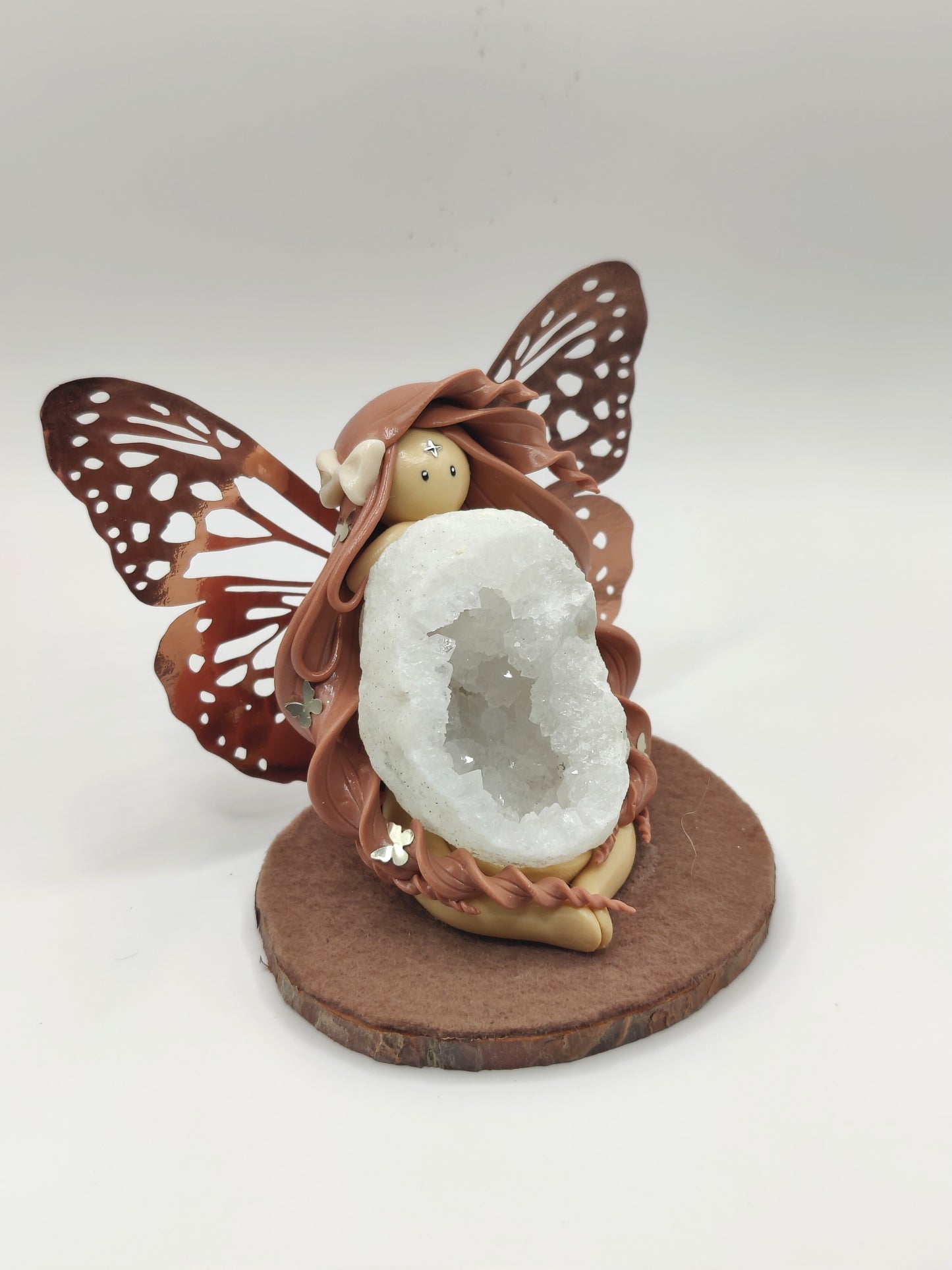Fée papillon - Géode de cristal de roche