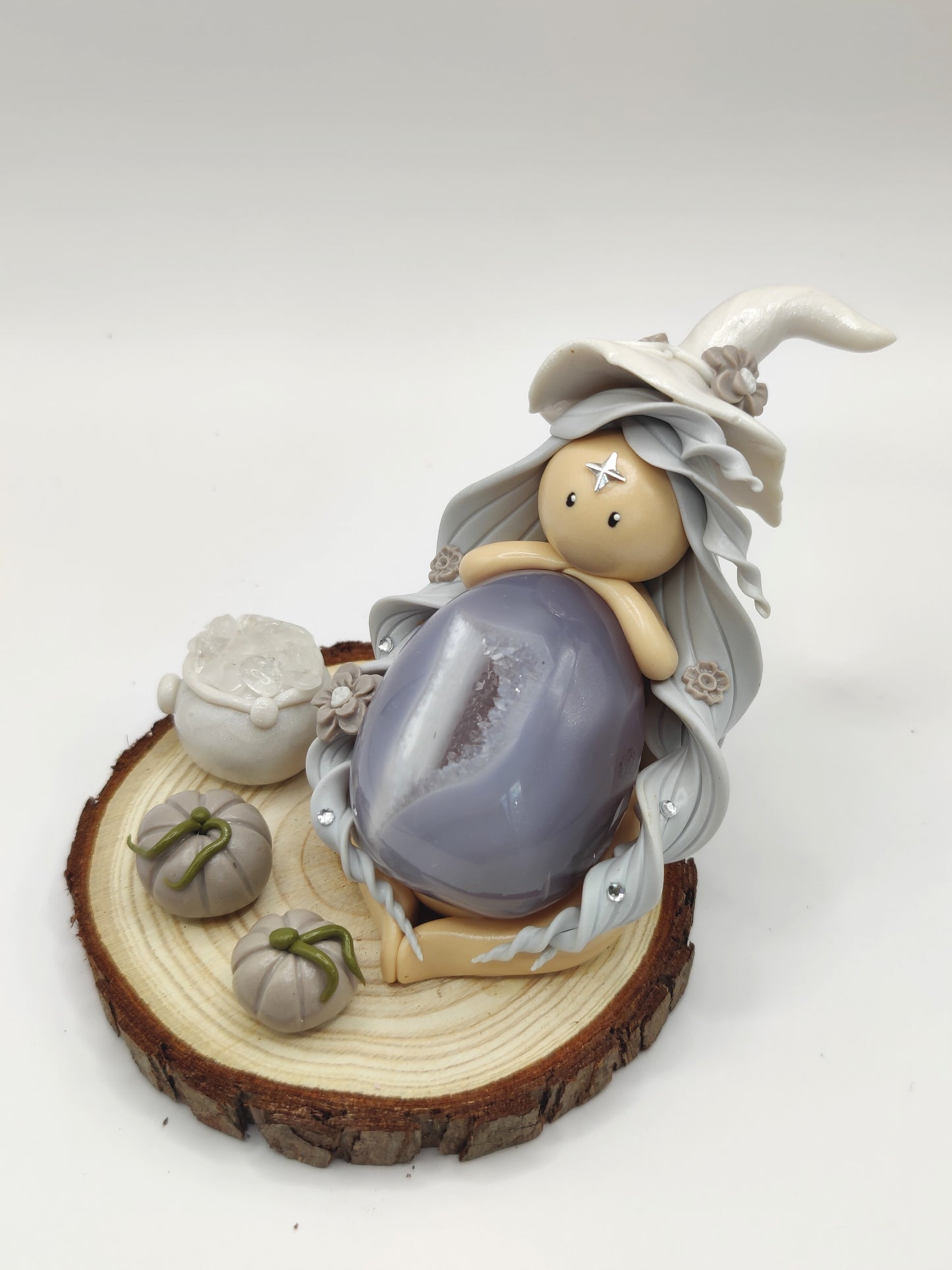 Sorcière grise - Œuf d'agate grise cristallisé