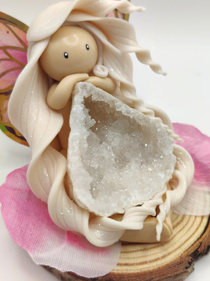 Fée de la pureté - Géode de cristal de roche