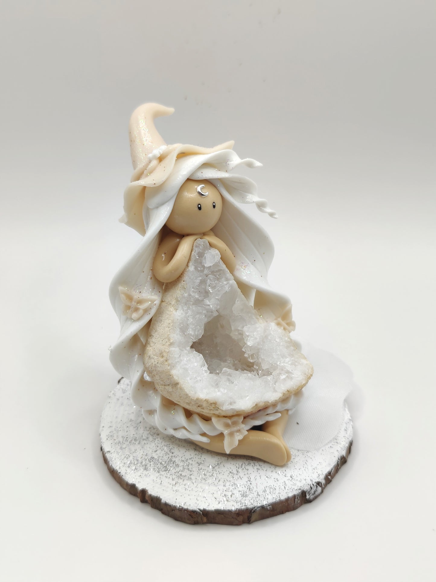 Sorcière blanche - Géode de cristal de roche