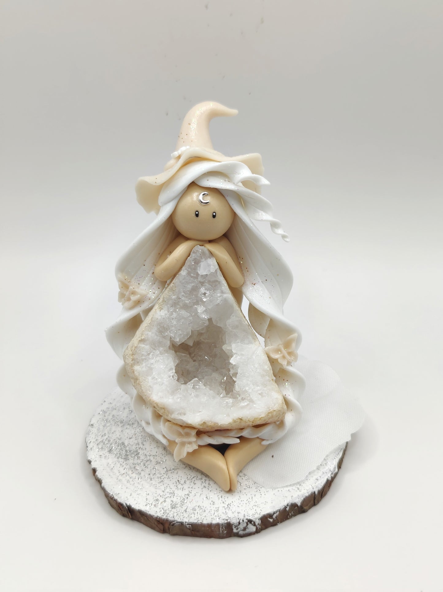 Sorcière blanche - Géode de cristal de roche