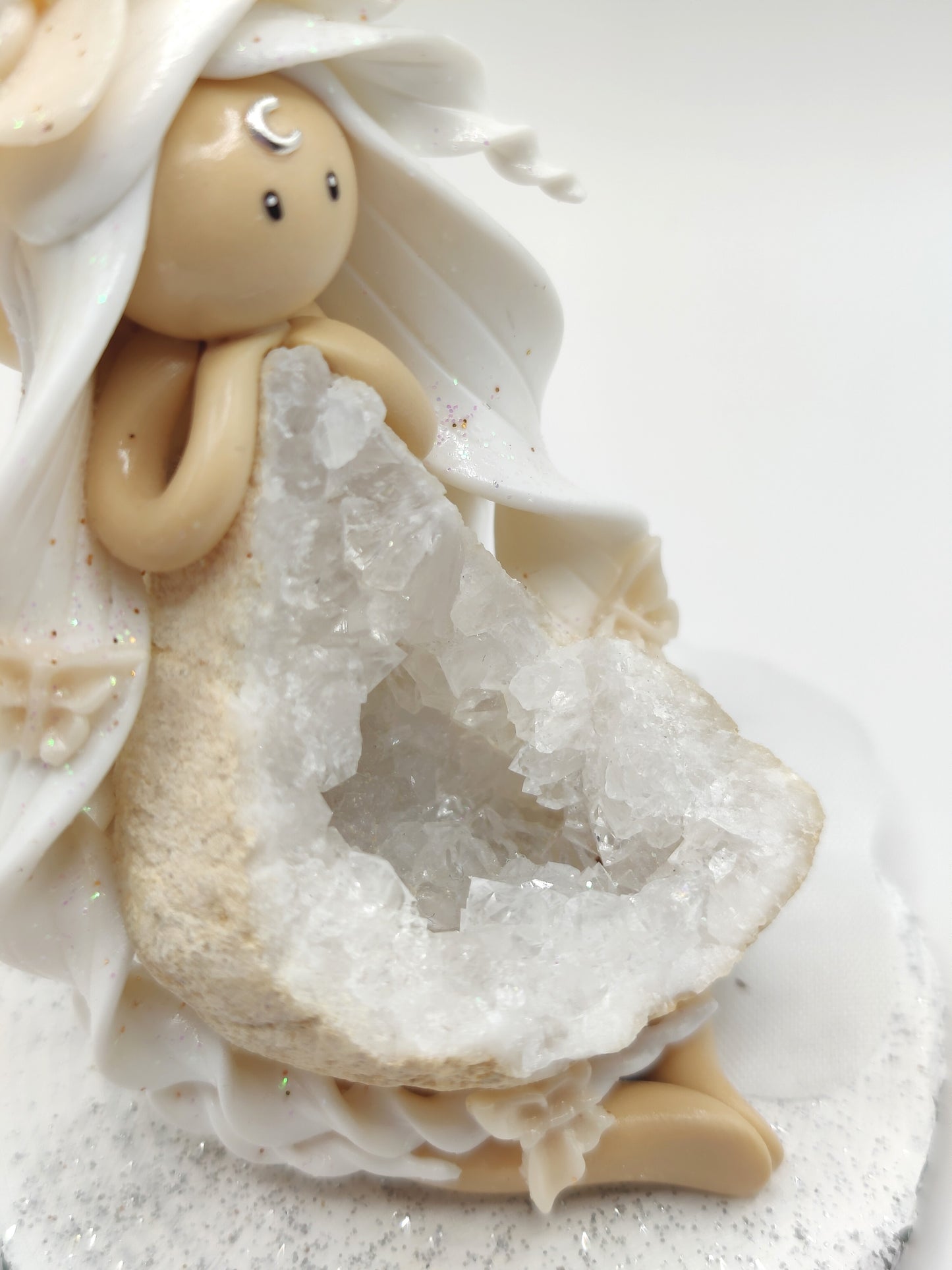 Sorcière blanche - Géode de cristal de roche