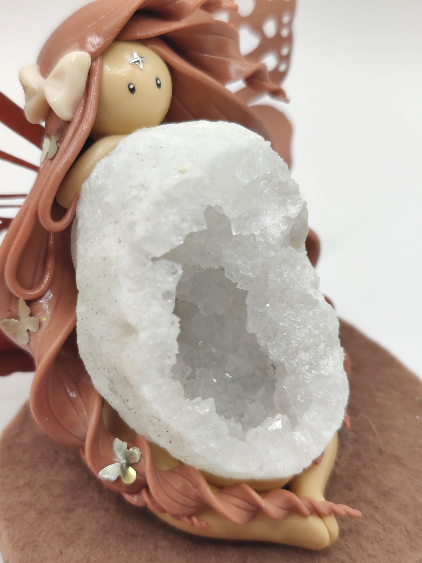 Fée papillon - Géode de cristal de roche