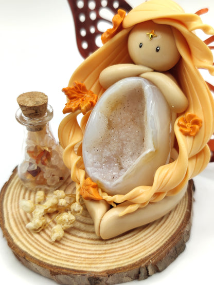 Fée de l'automne - Œuf d'agate cristallisée