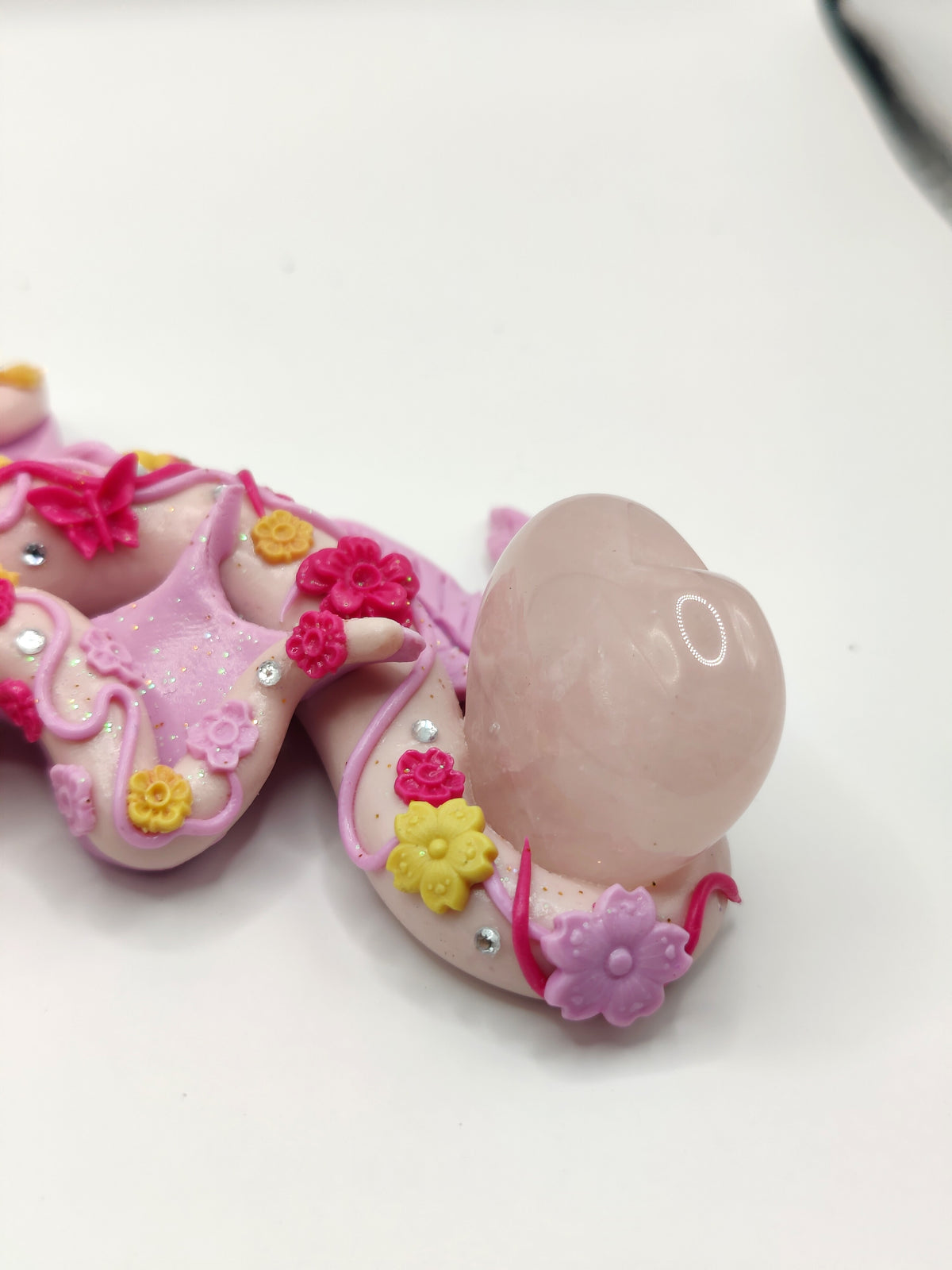 Dragon des fleurs - Cœur en quartz rose