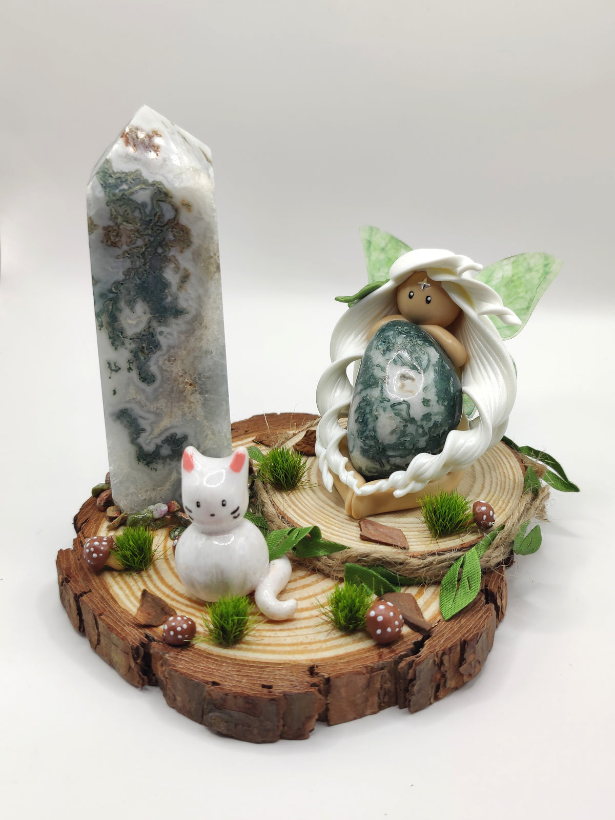 Reine de la nature et son chat protecteur - Agate arbre