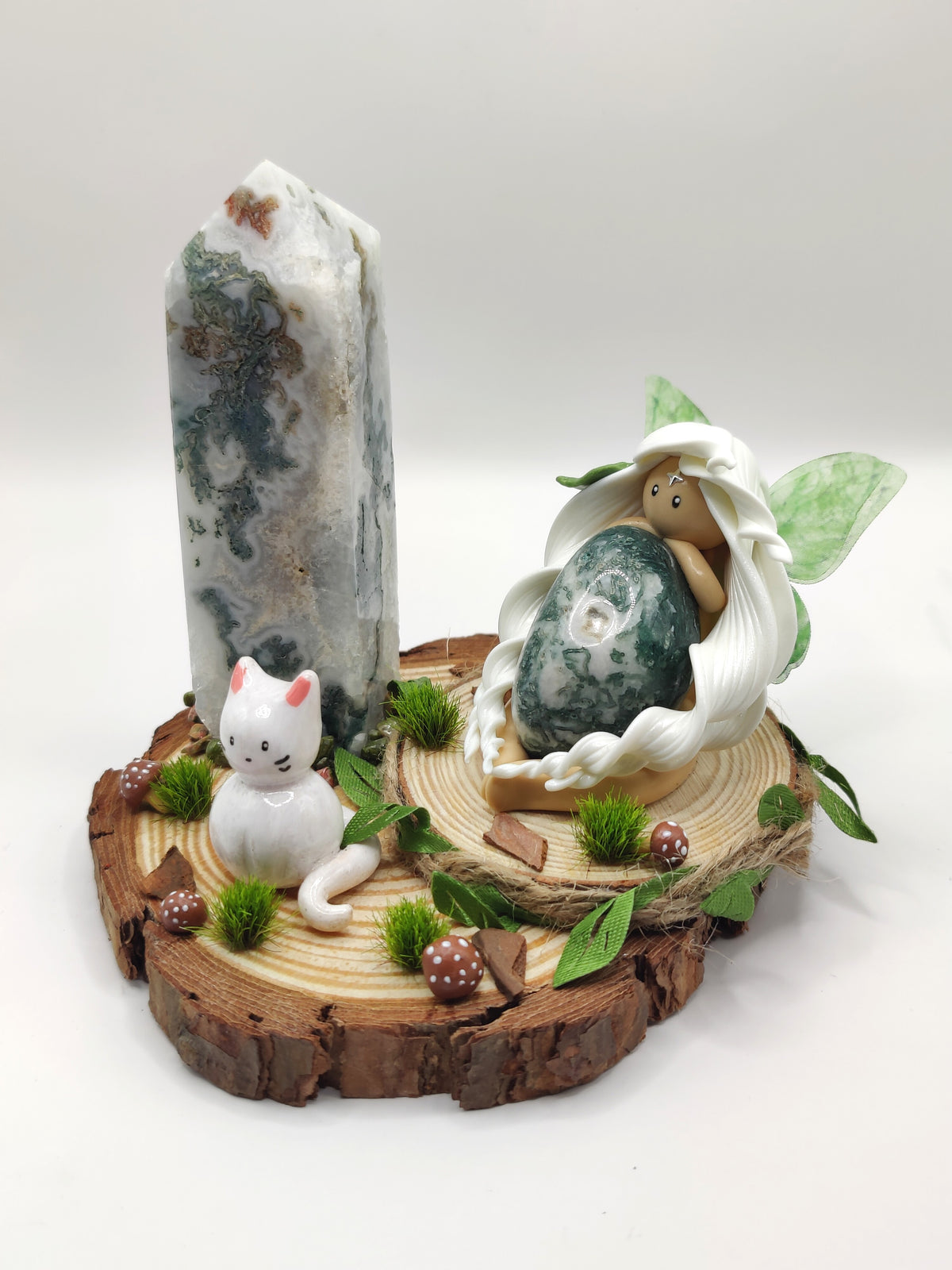 Reine de la nature et son chat protecteur - Agate arbre
