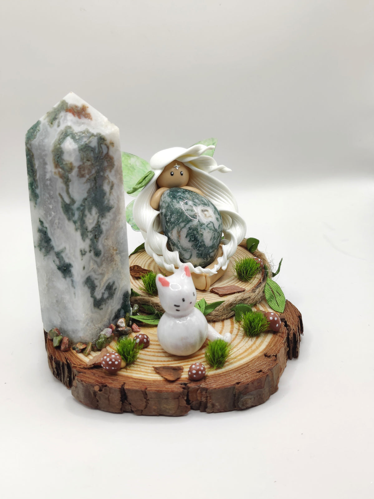 Reine de la nature et son chat protecteur - Agate arbre