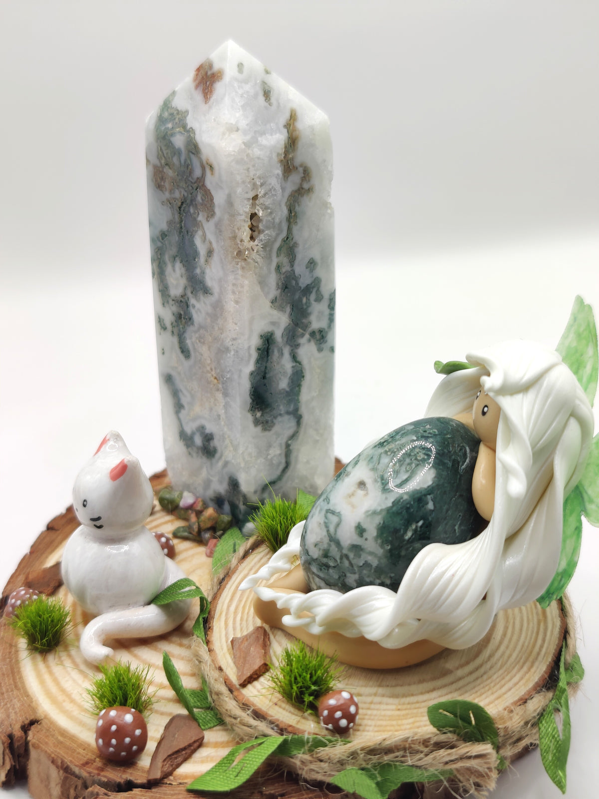 Reine de la nature et son chat protecteur - Agate arbre
