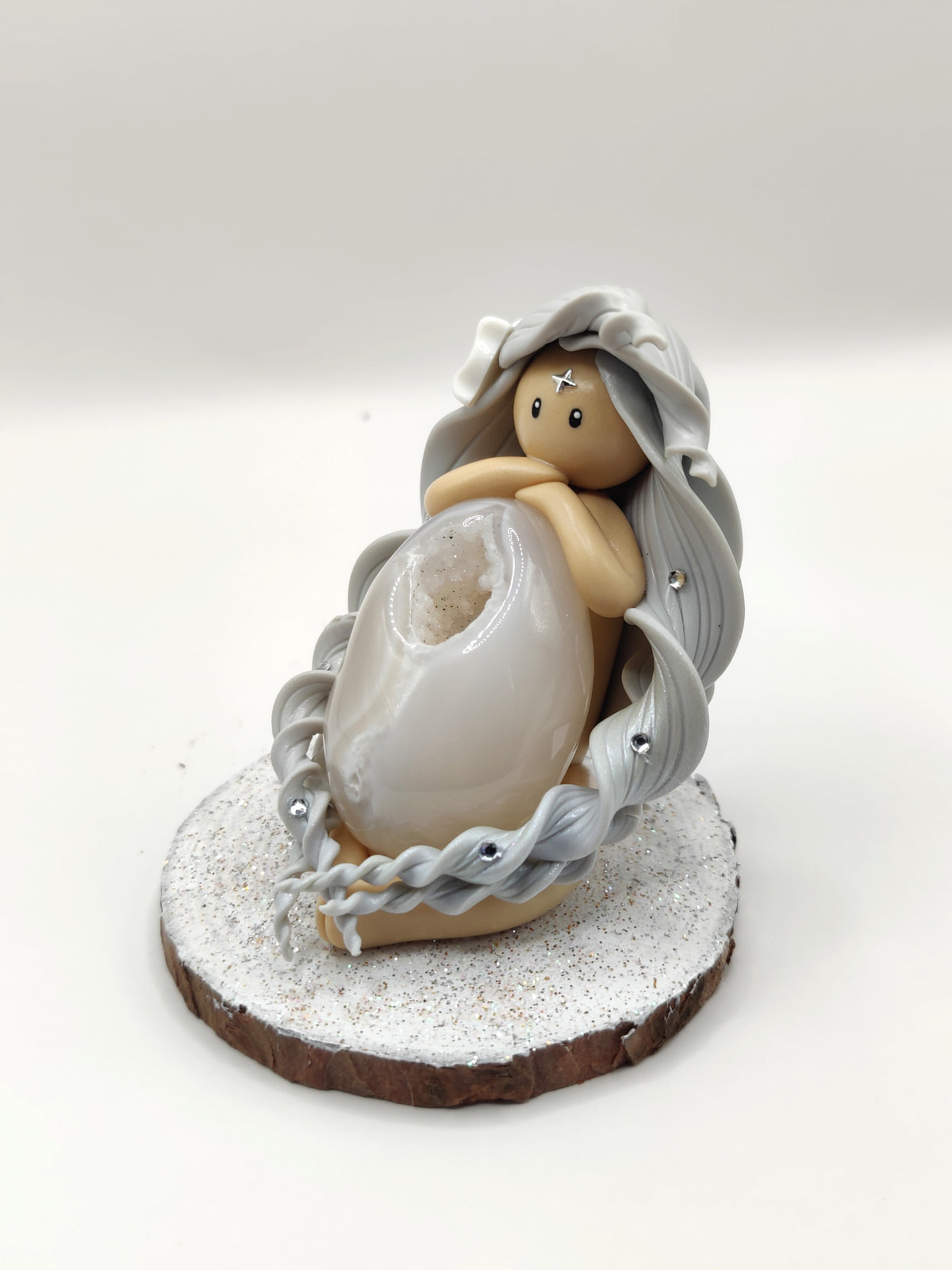 Nymphe de sérénité - Œuf d'agate grise cristallisée