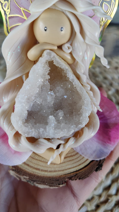 Fée de la pureté - Géode de cristal de roche